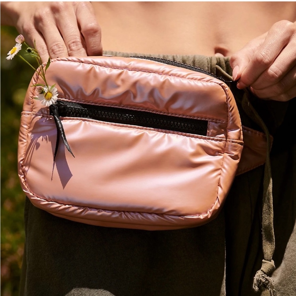 FP Movement - Iridescent Bum 🍑
Bag NEW without Tags.
